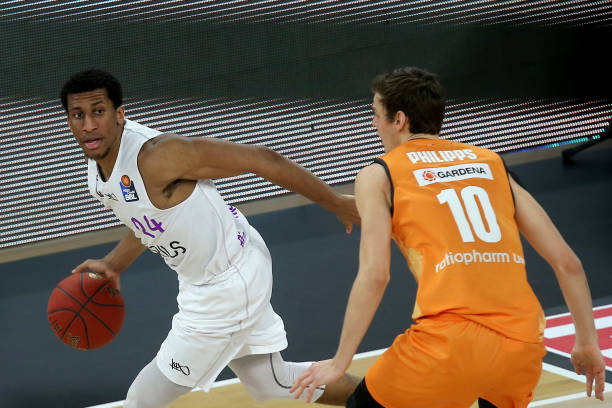 在他身上 在他身上