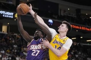 对年轻球员 对年轻球员